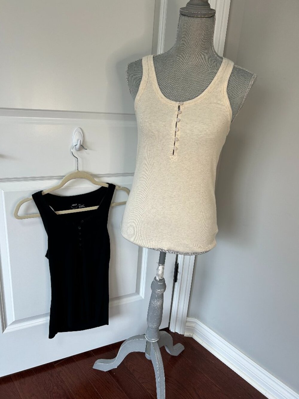 Set of 2 Aerie Ribbed 6 Button Tanks- Black & Beige EUC Size M
